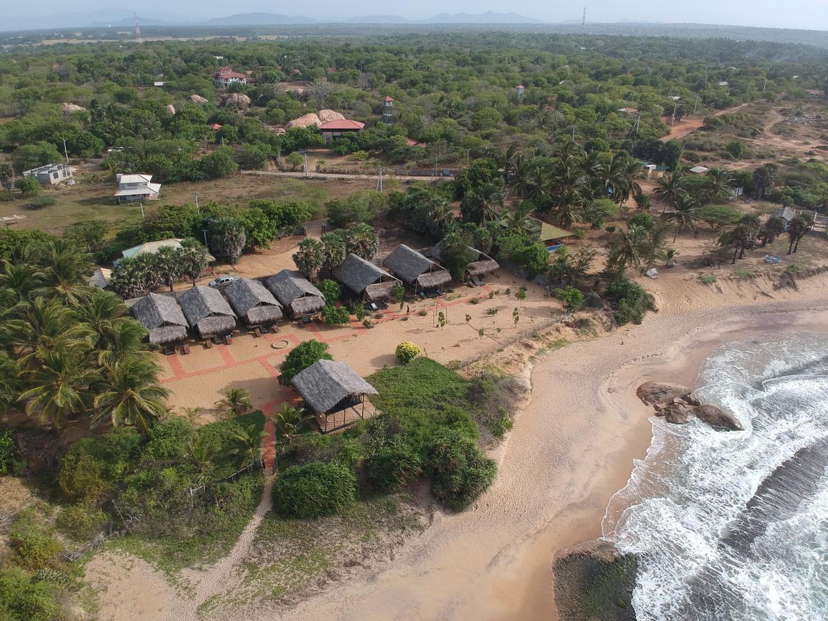 The Beach Camp Yala Hotel Kirinda  Buitenkant foto